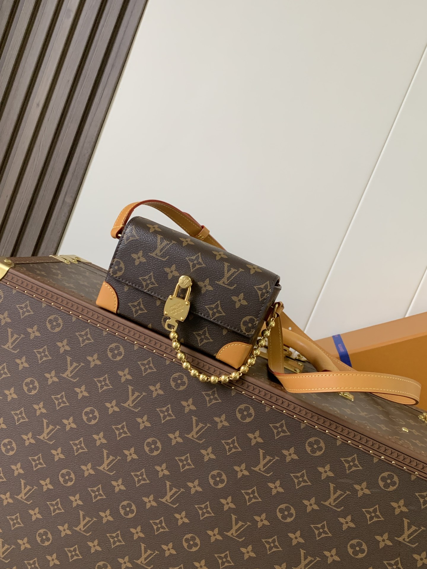 LV Steamer 可穿戴式錢包 經典老花