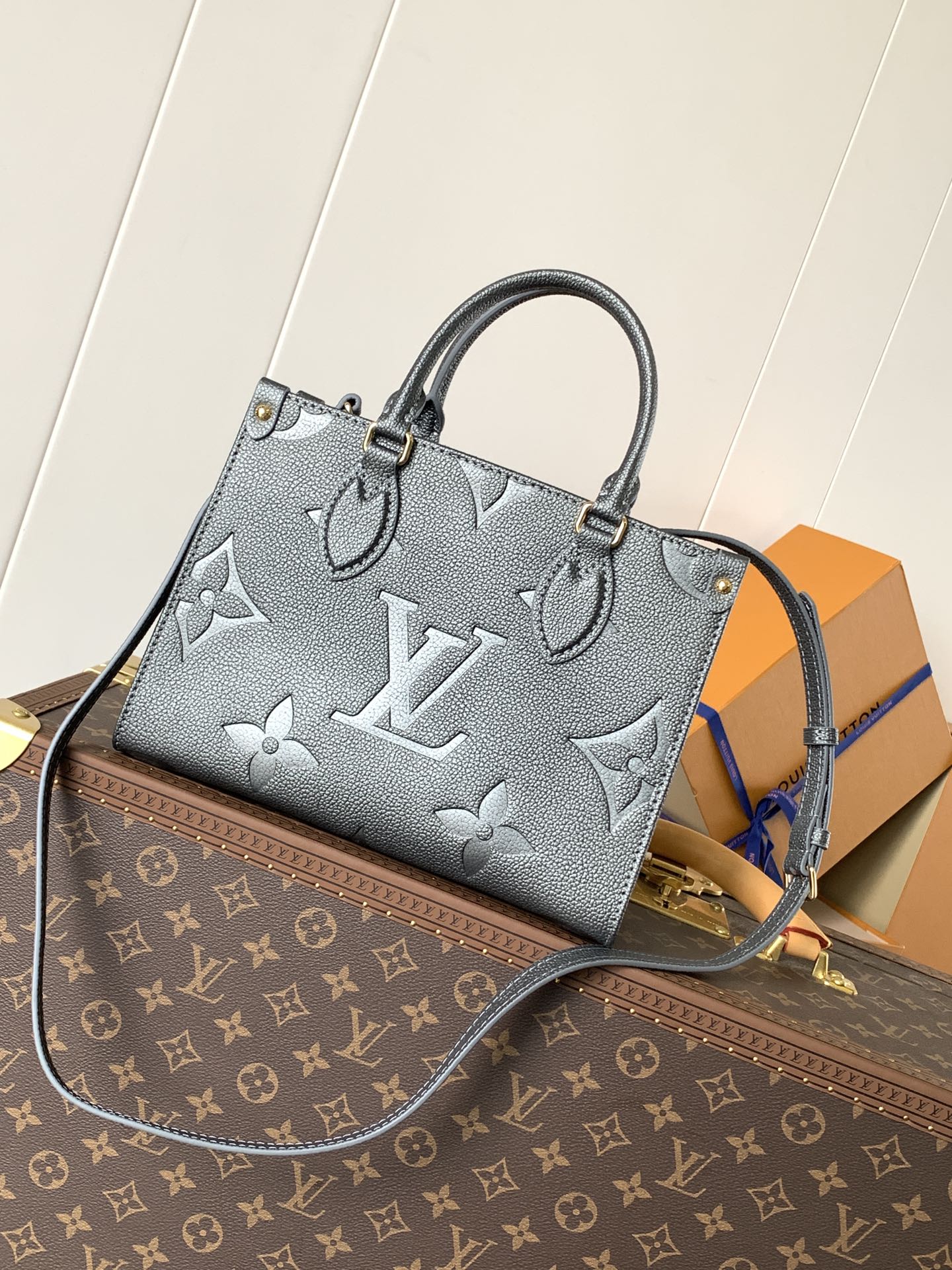 LV OnTheGo PM 槍灰色
