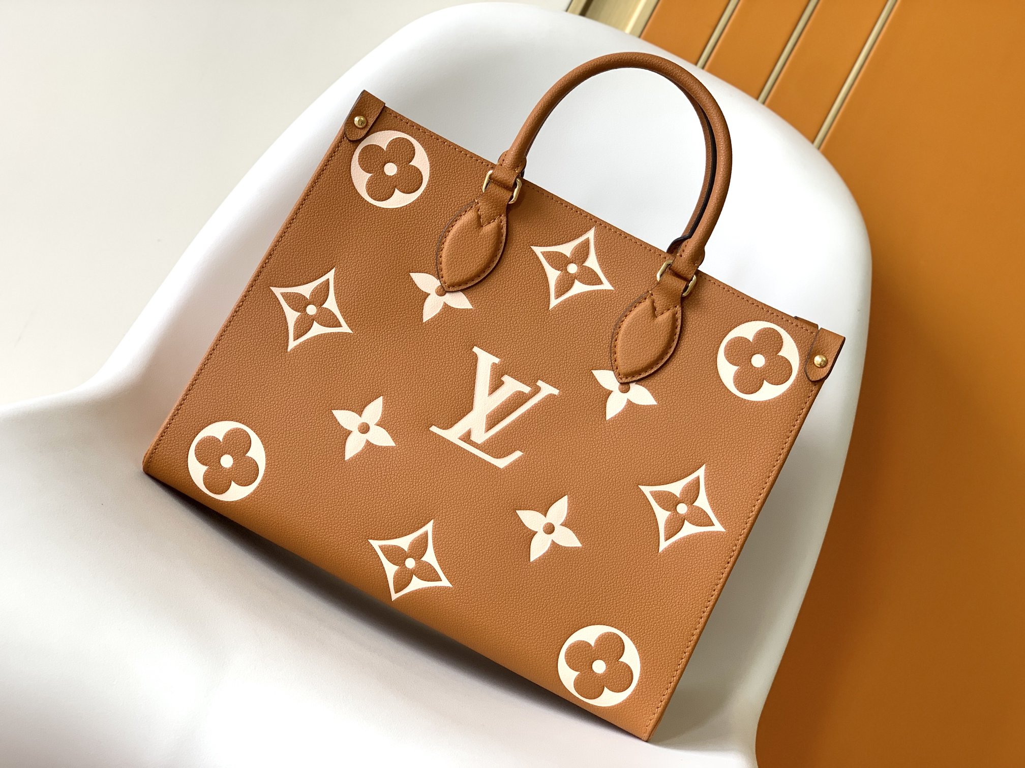 LV OnTheGo MM 米色奶油