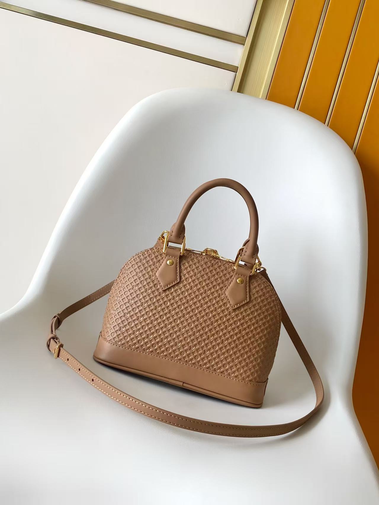 LV Alma BB 榛果棕