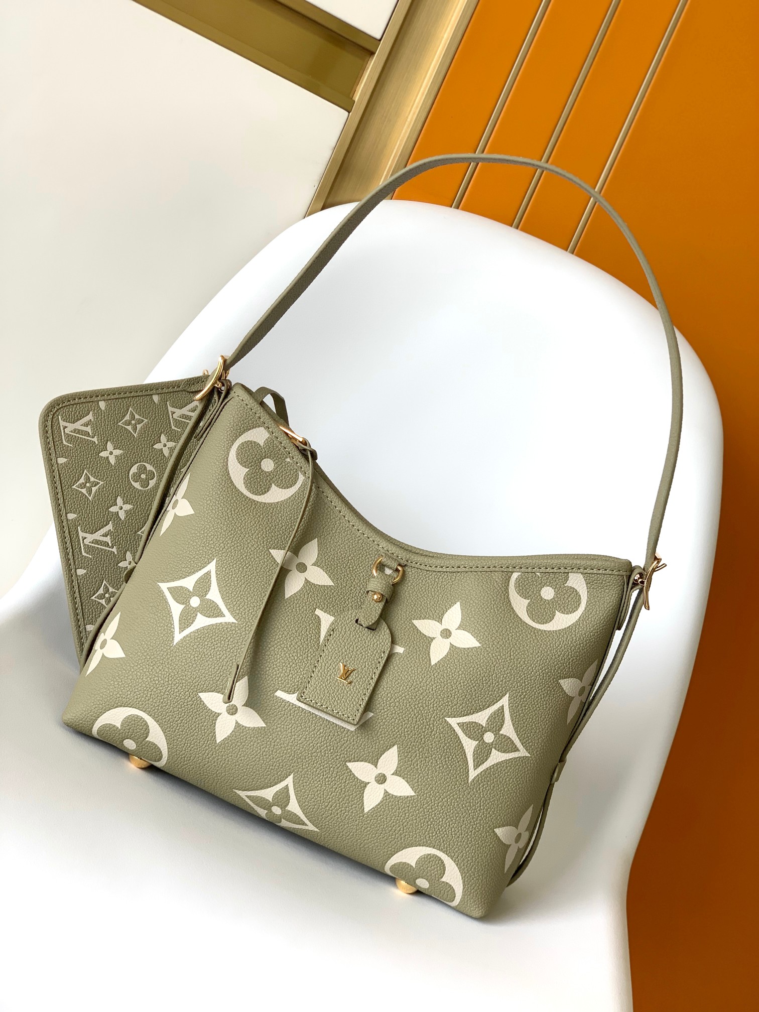 LV CarryAll PM 淺卡其綠奶油白