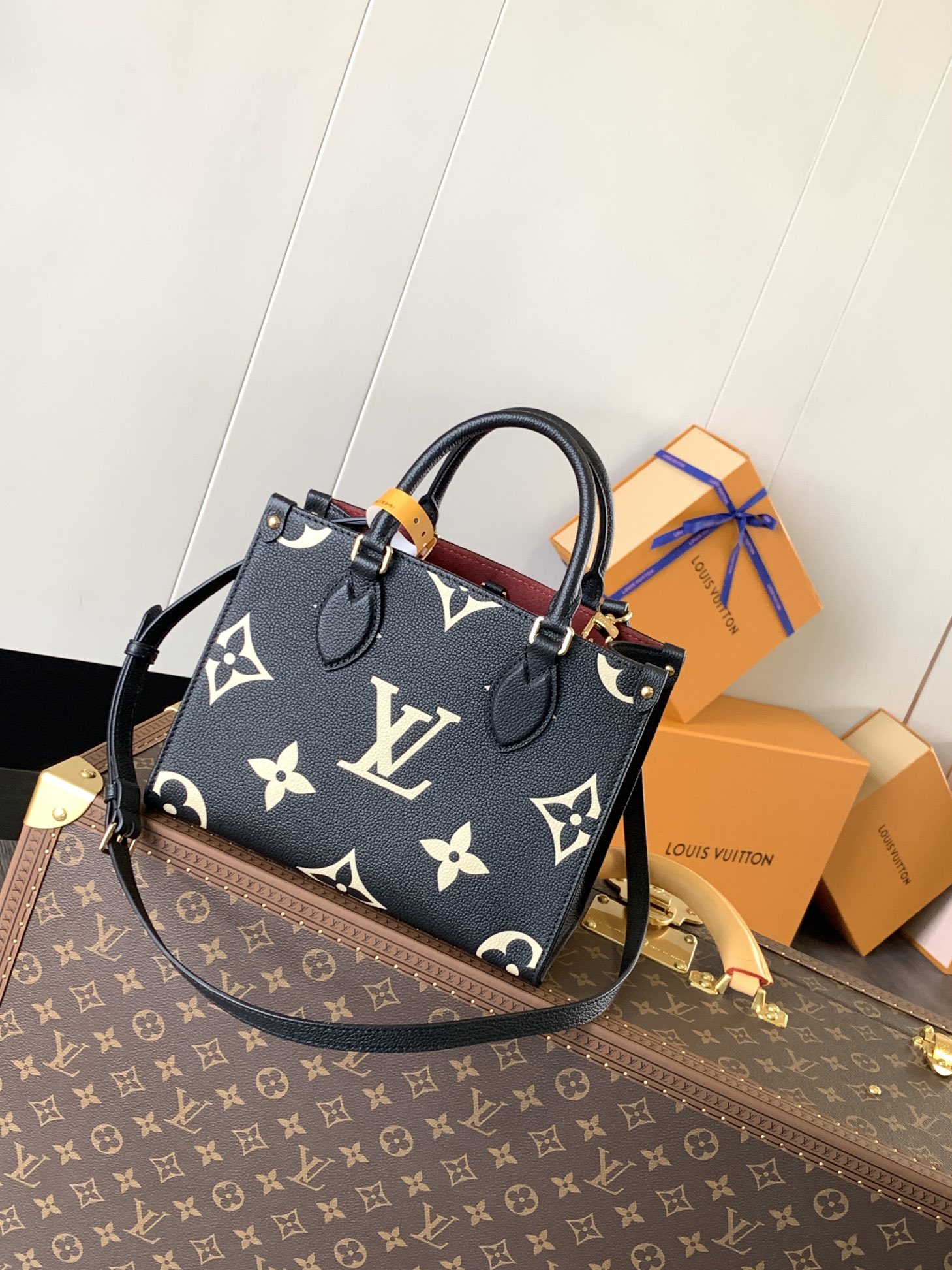 LV OnTheGo PM 黑色米白