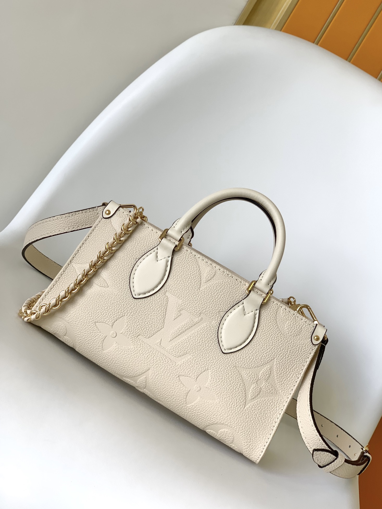 LV OnTheGo East West 奶油色