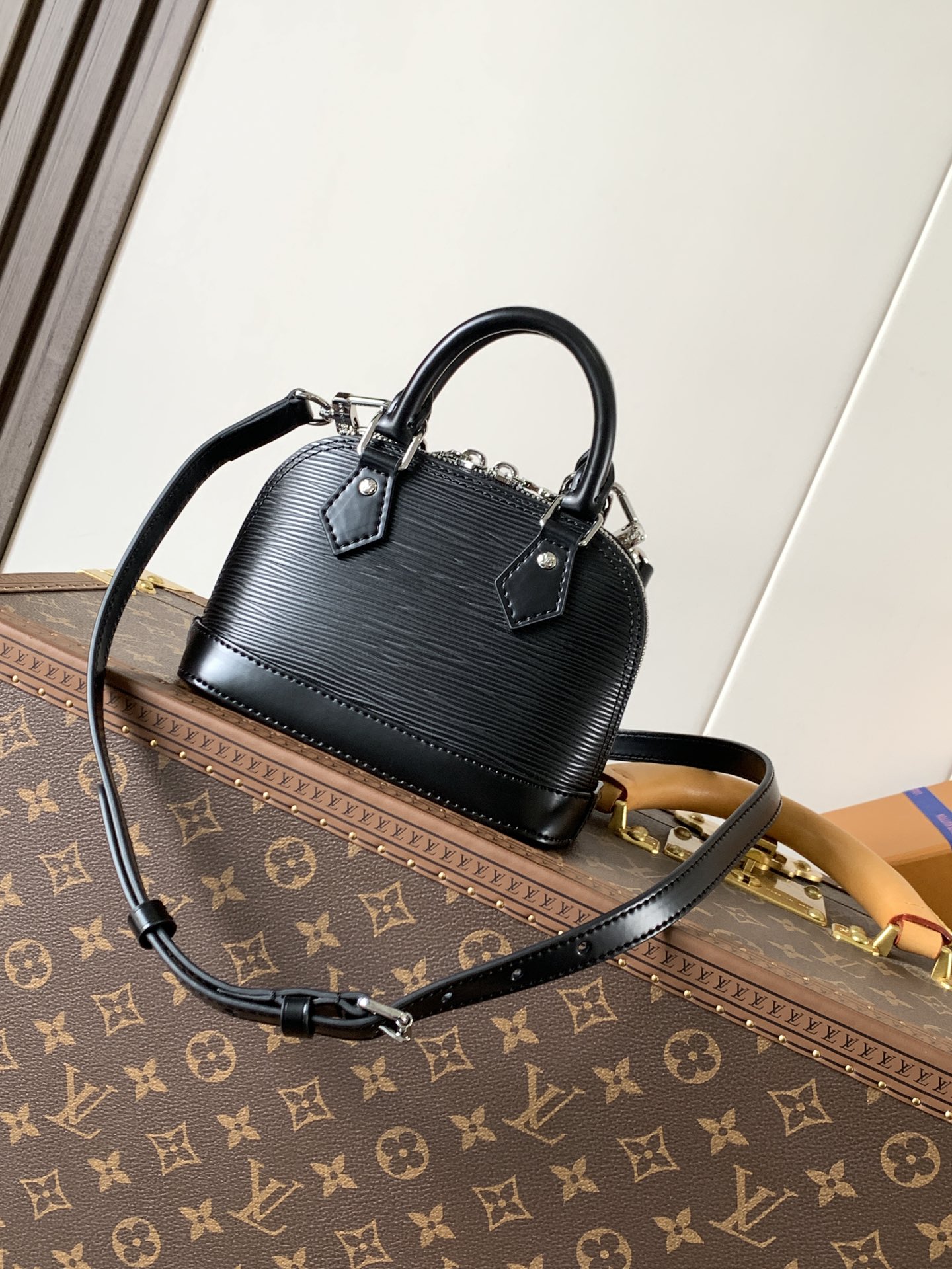 LV Nano Alma Epi 黑色
