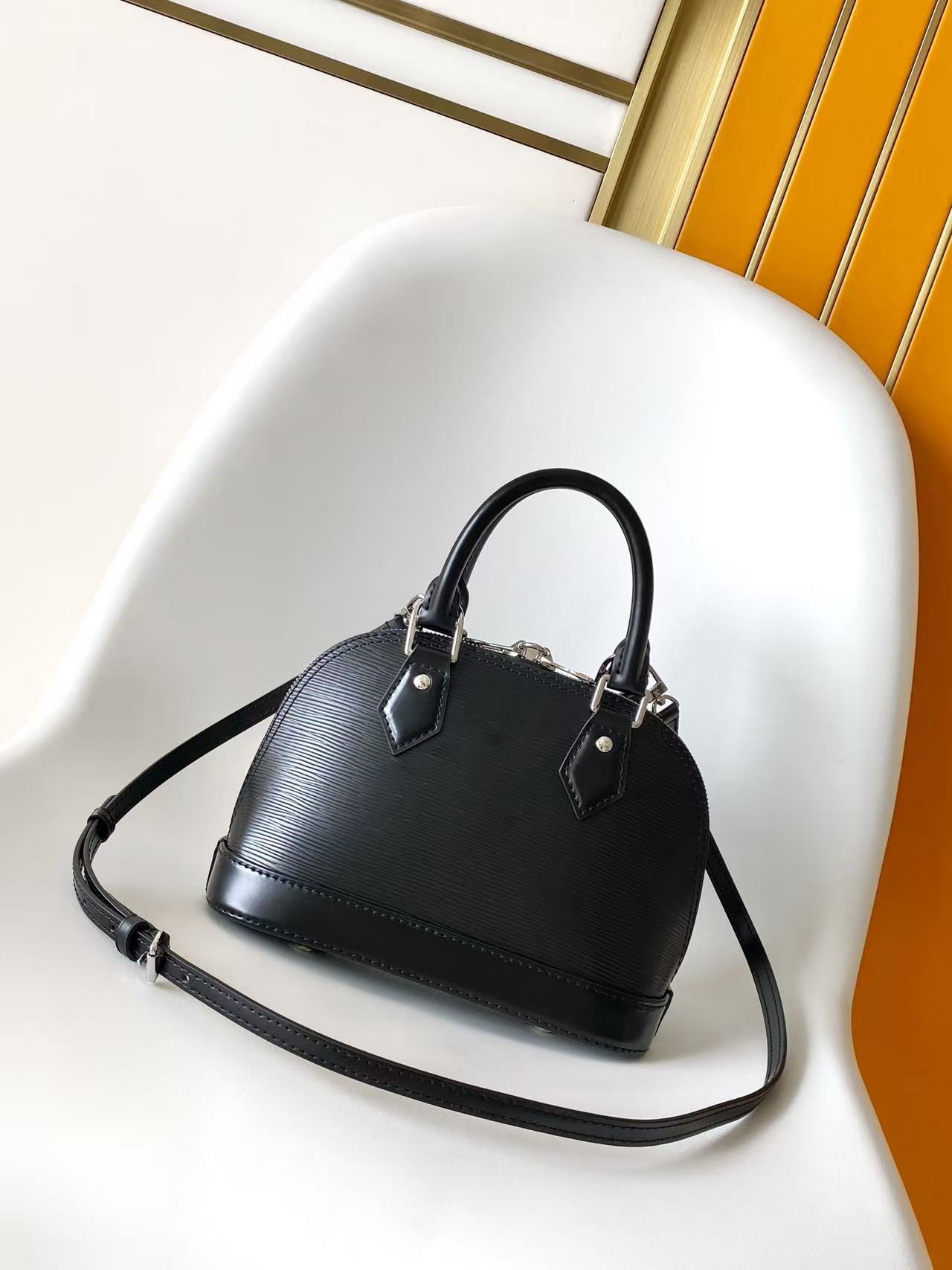 LV Alma BB Epi 黑色