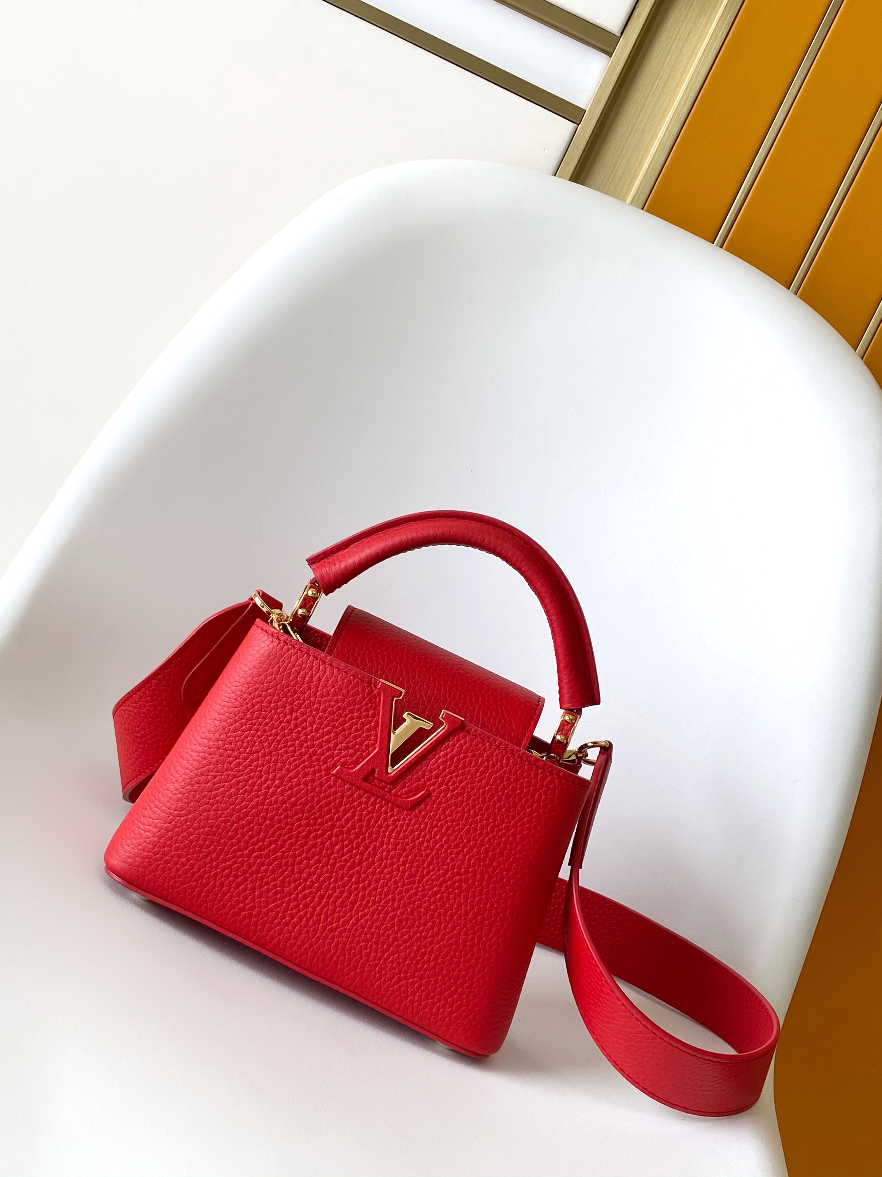 LV Capucines Mini 猩紅色