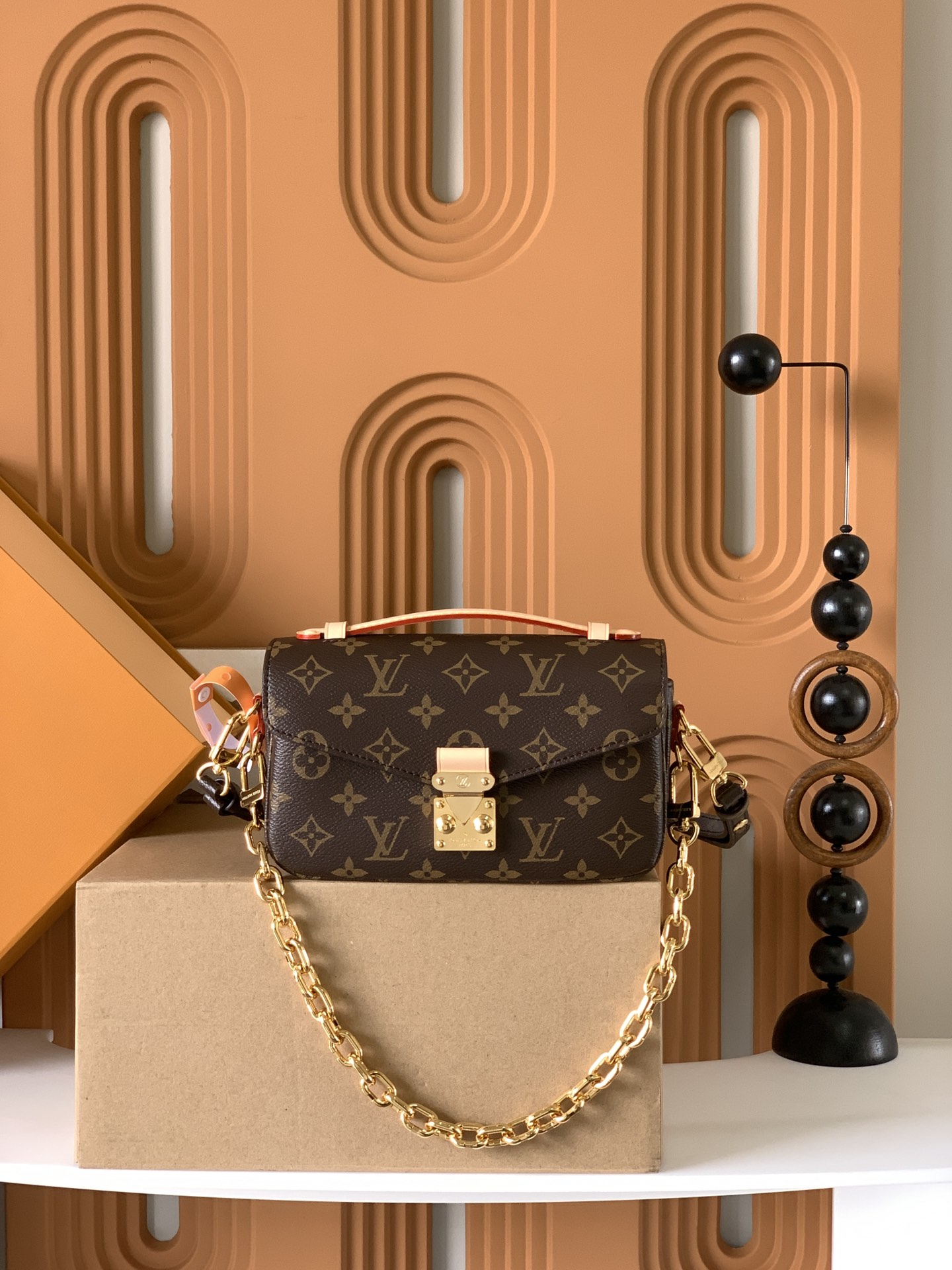 LV Pochette Métis East West 經典老花