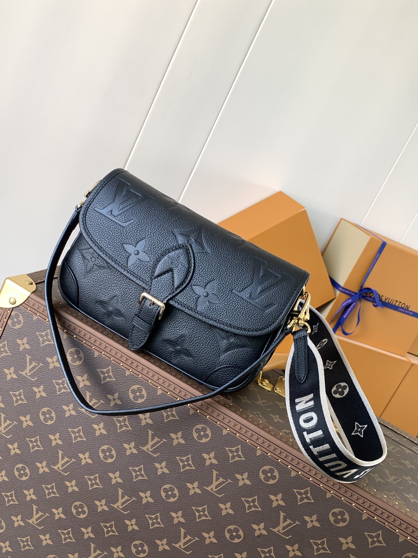LV Diane 黑色壓花