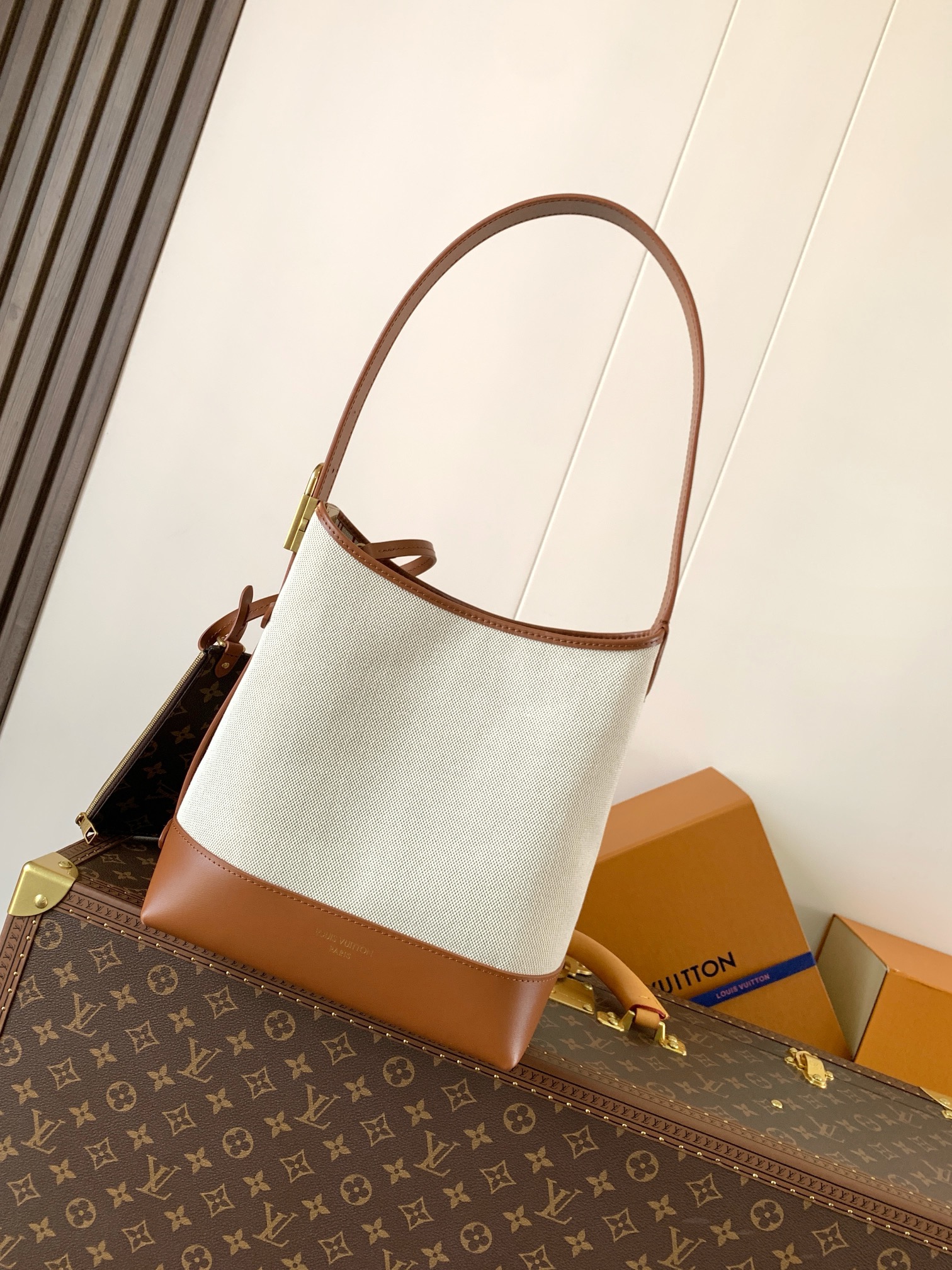 LV Low Key Hobo PM 米白干邑棕