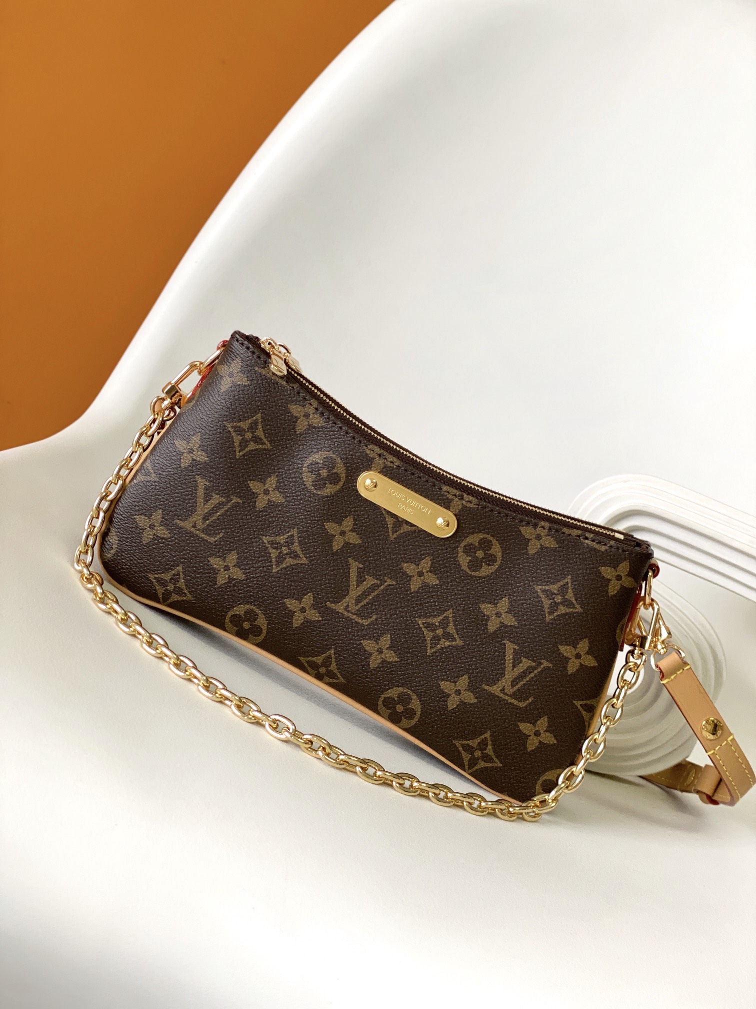 LV Liv Pochette 經典老花