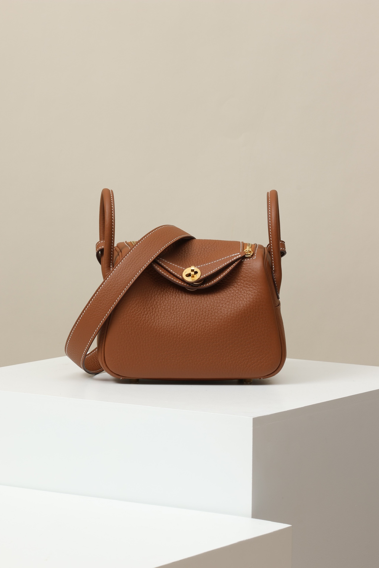 Hermès Mini Lindy 19 CK37 金棕 TC 皮 金扣