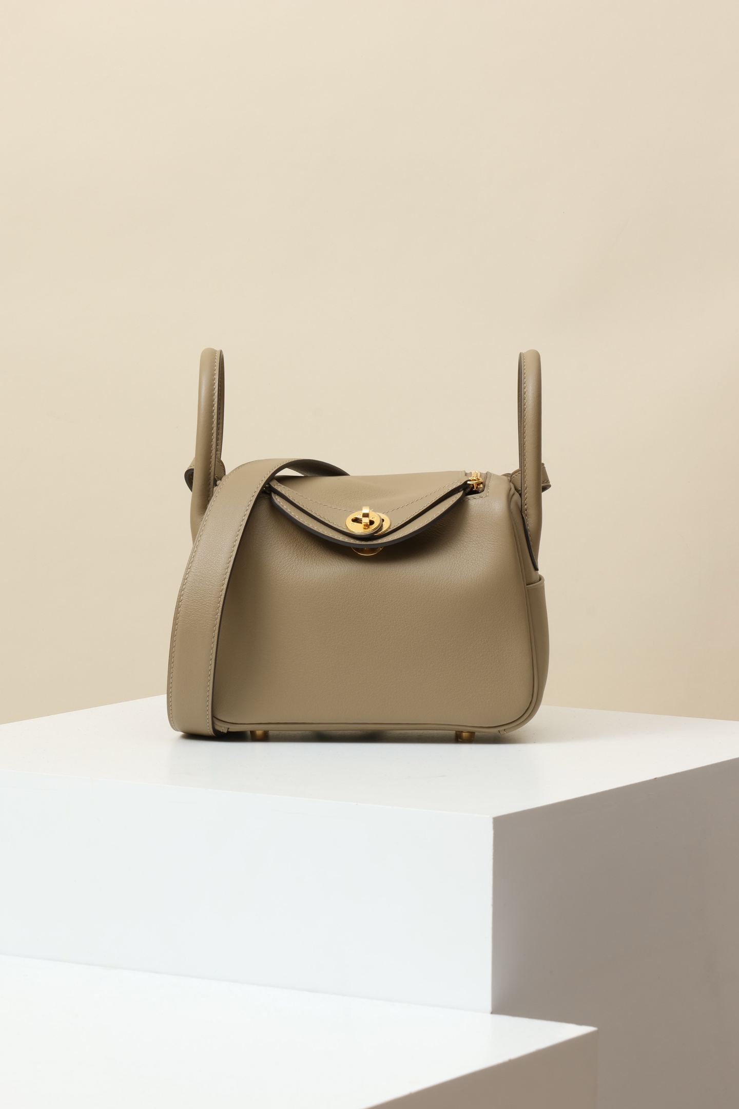Hermès Mini Lindy 19 8Q 馬爾法米色 Swift 皮 金扣