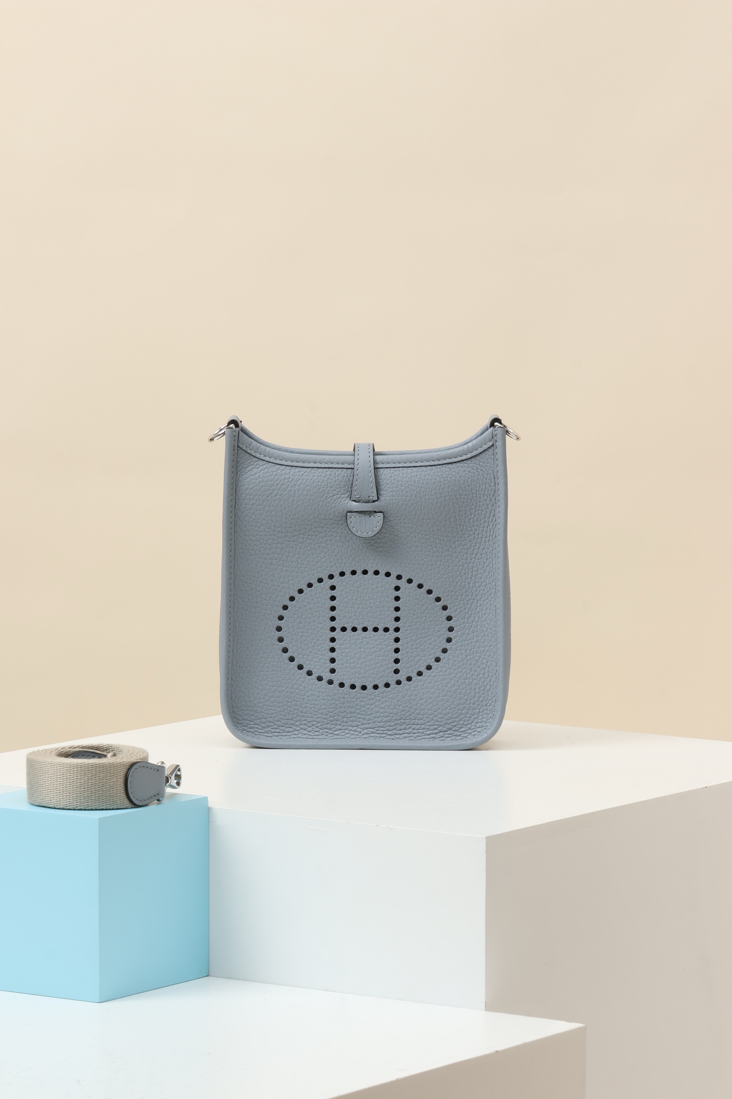 Hermès Evelyne 16 J7 亞麻藍 TC 皮撞色 銀扣