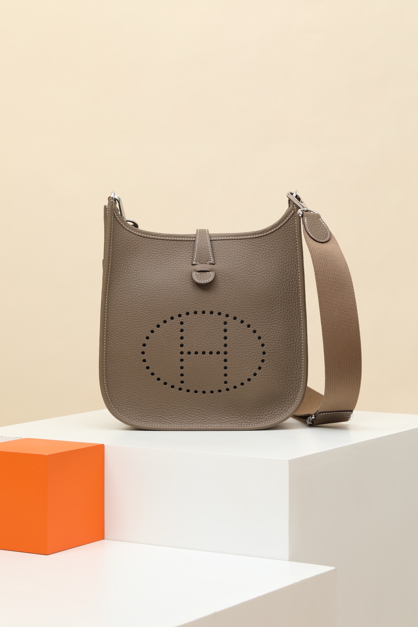 Hermès Evelyne 23 CK18 大象灰 TC 皮 銀扣