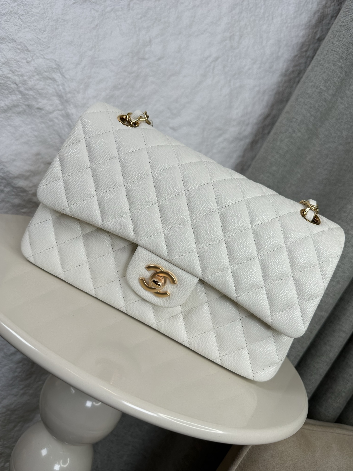 CHANEL 經典 11.12 25 白色粒紋小牛皮 金扣