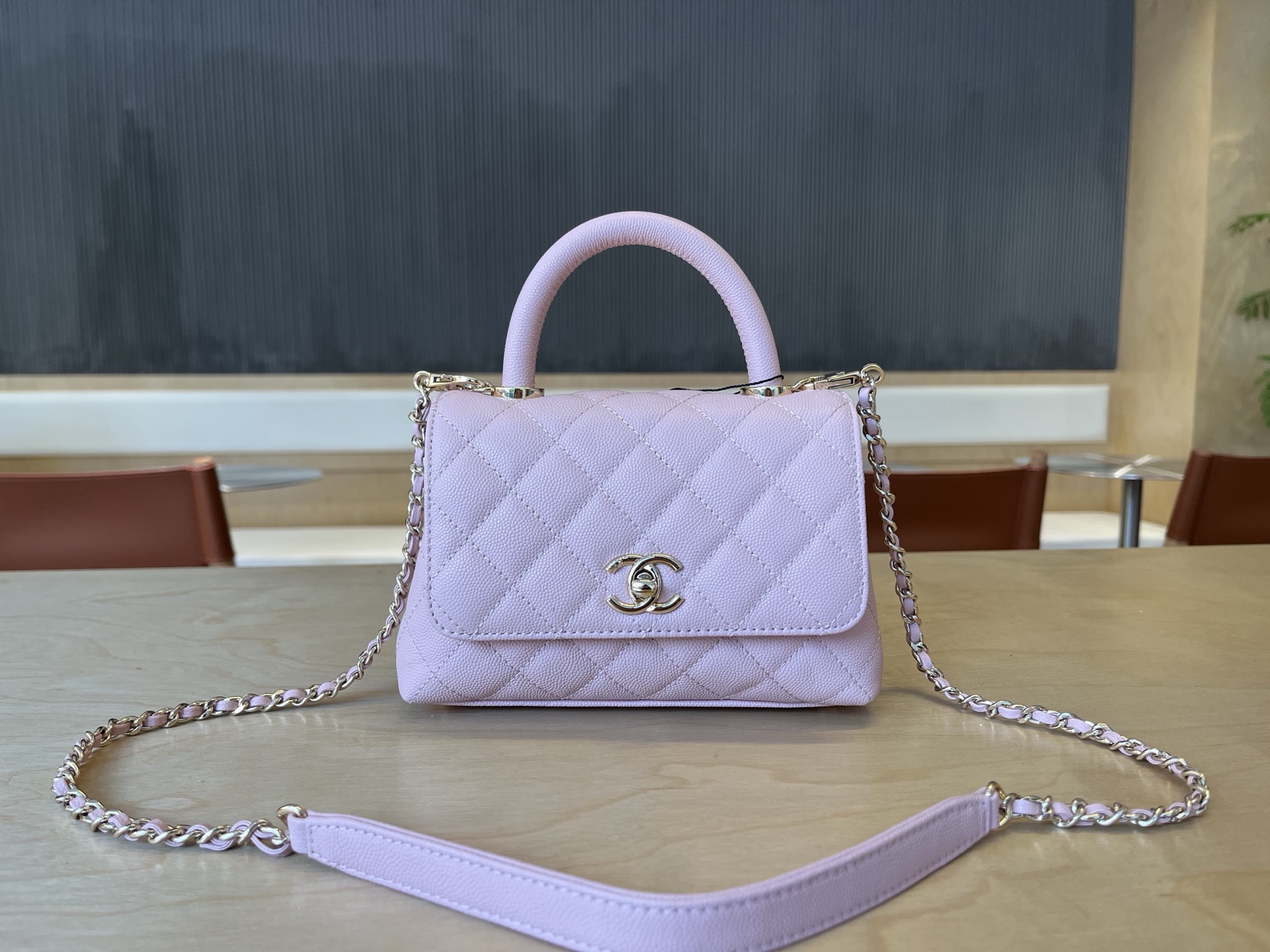 CHANEL Coco Handle Mini 19 淺粉色粒紋小牛皮 淡金扣