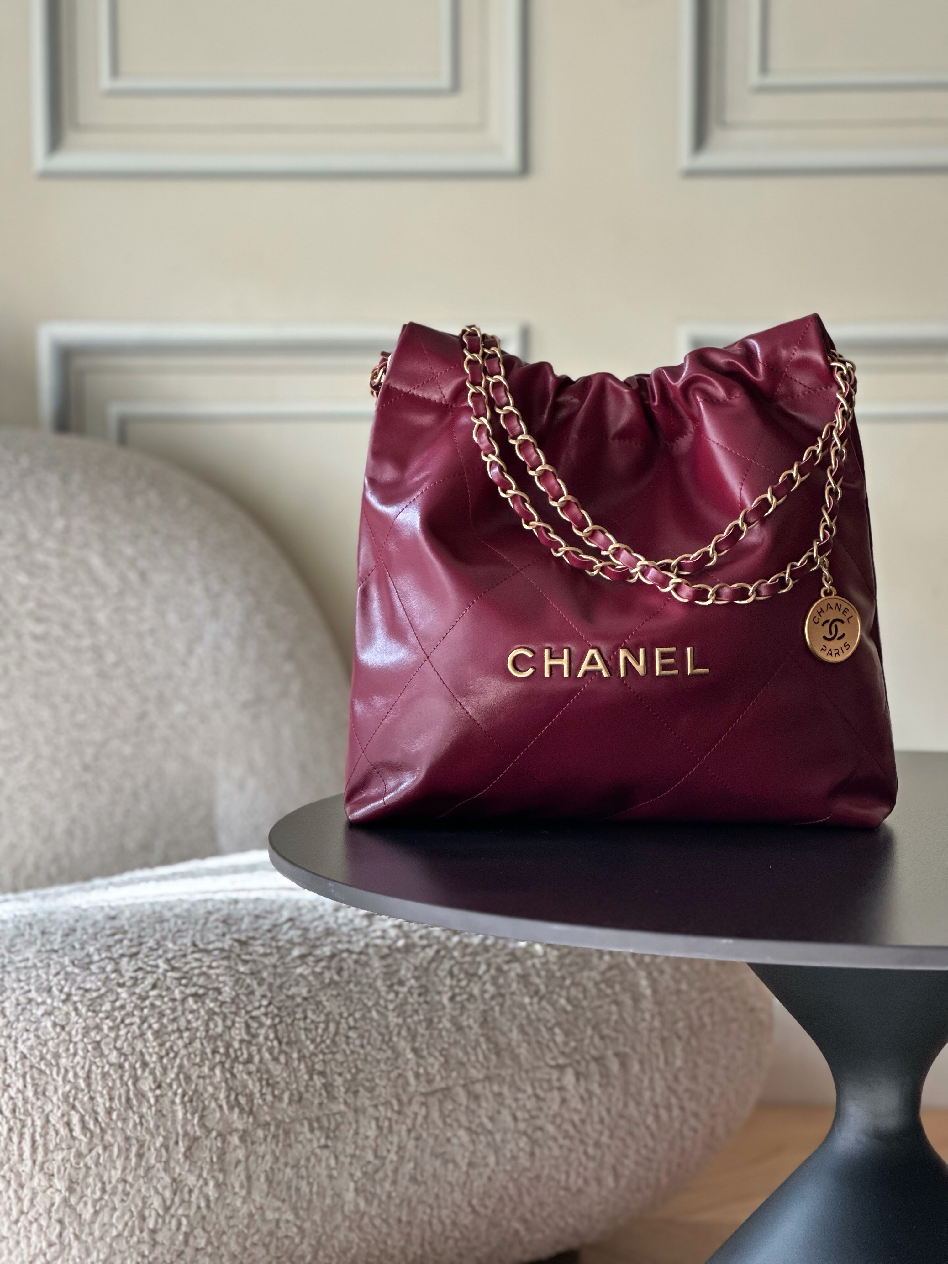 CHANEL 22 AS3260 小型 酒紅色亮面小牛皮 金扣