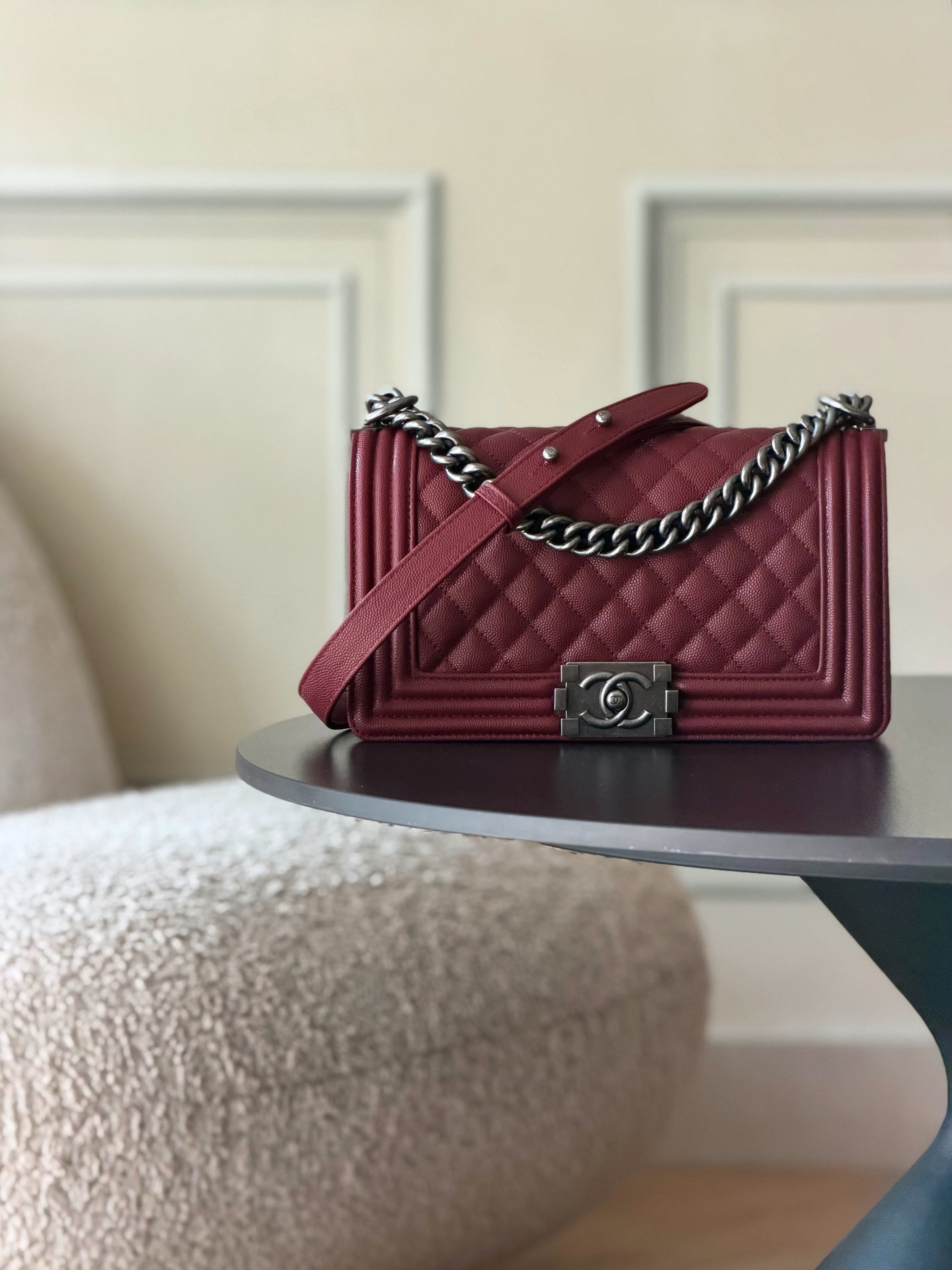 BOY CHANEL A67086 棗紅色粒紋小牛皮 古銀扣
