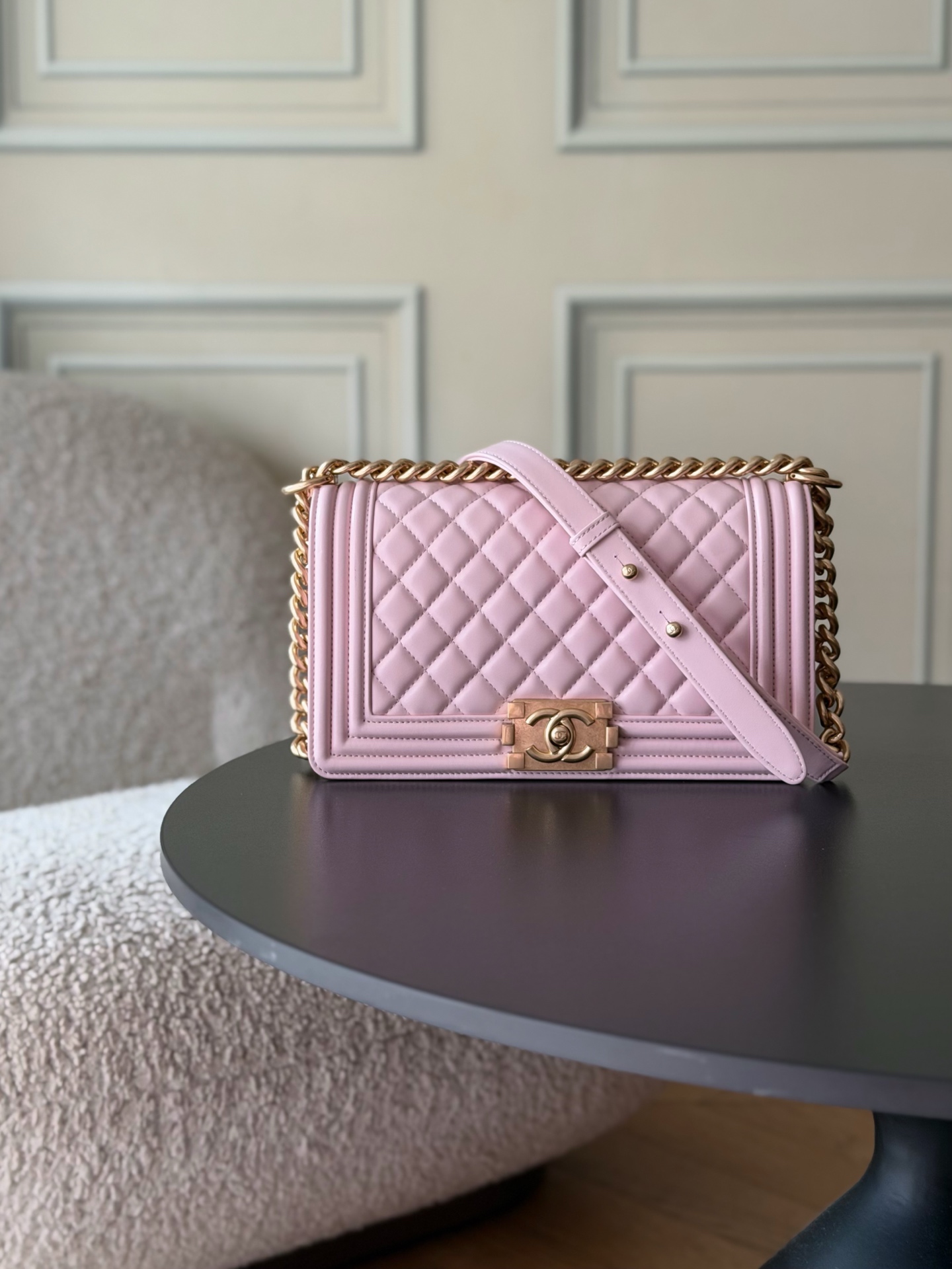 BOY CHANEL A67086 粉色小羊皮 金扣