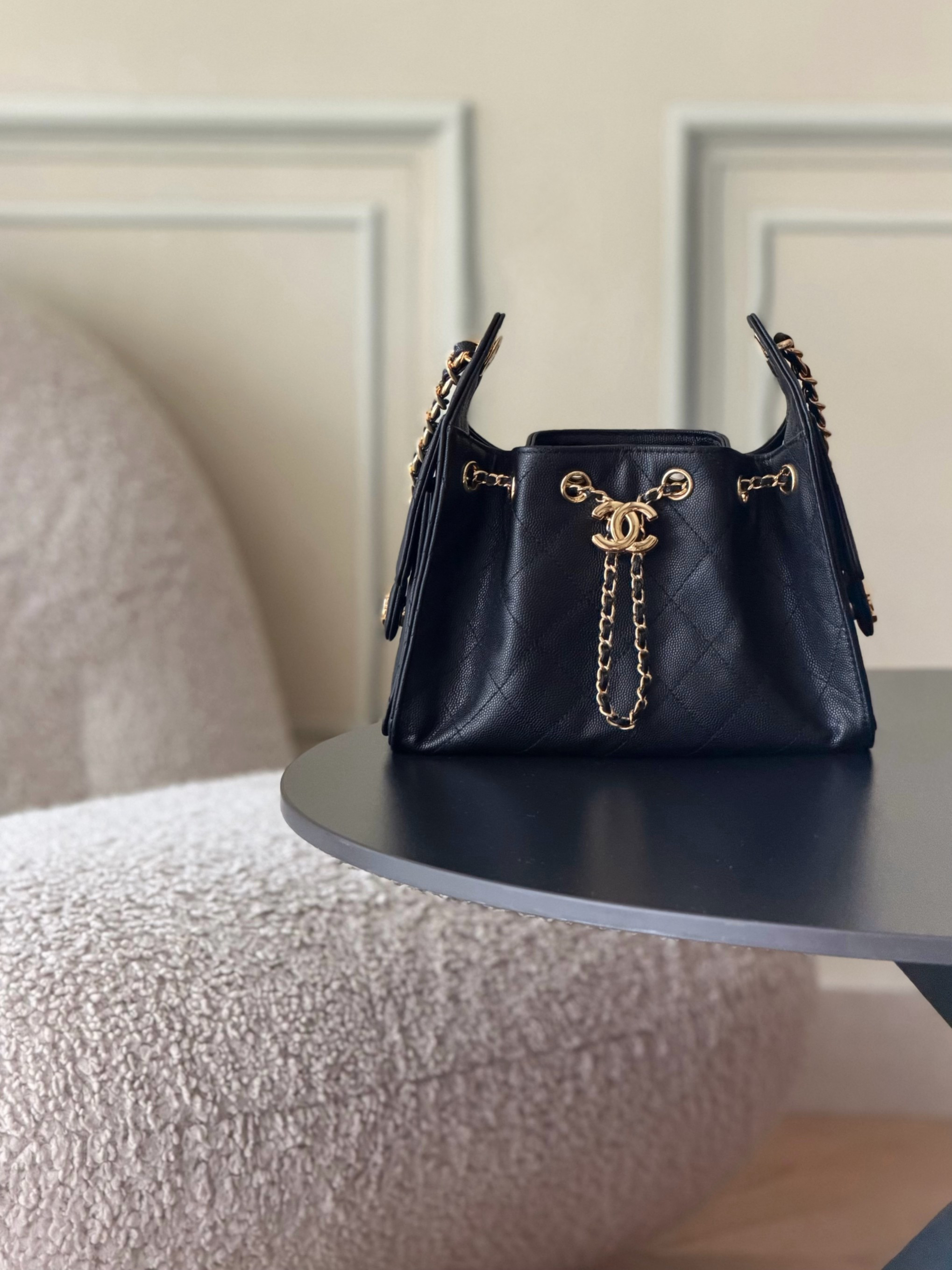 CHANEL 25 Mini AS5631 黑色粒紋小牛皮 金扣