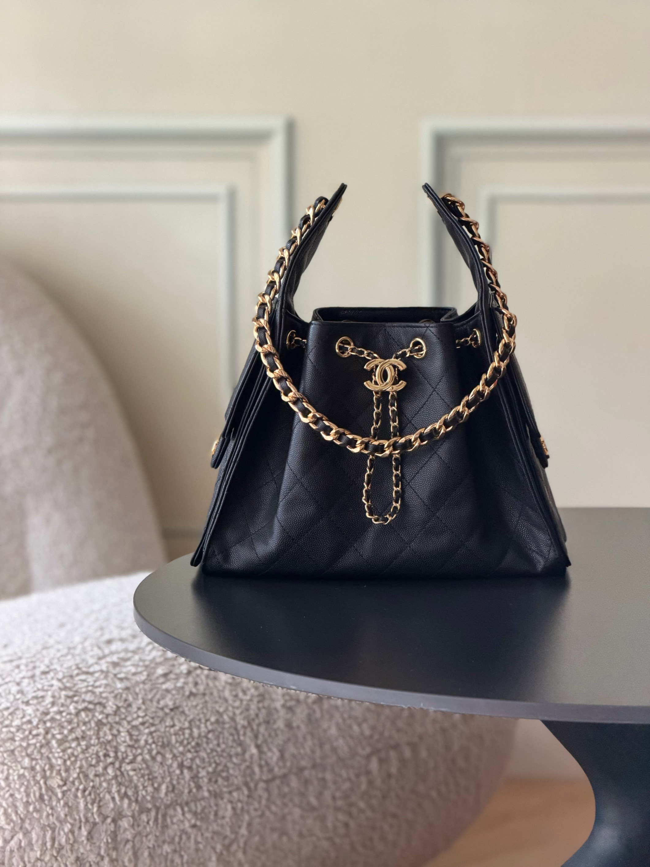 CHANEL 25 AS5293 小型 黑色粒紋小牛皮 金扣