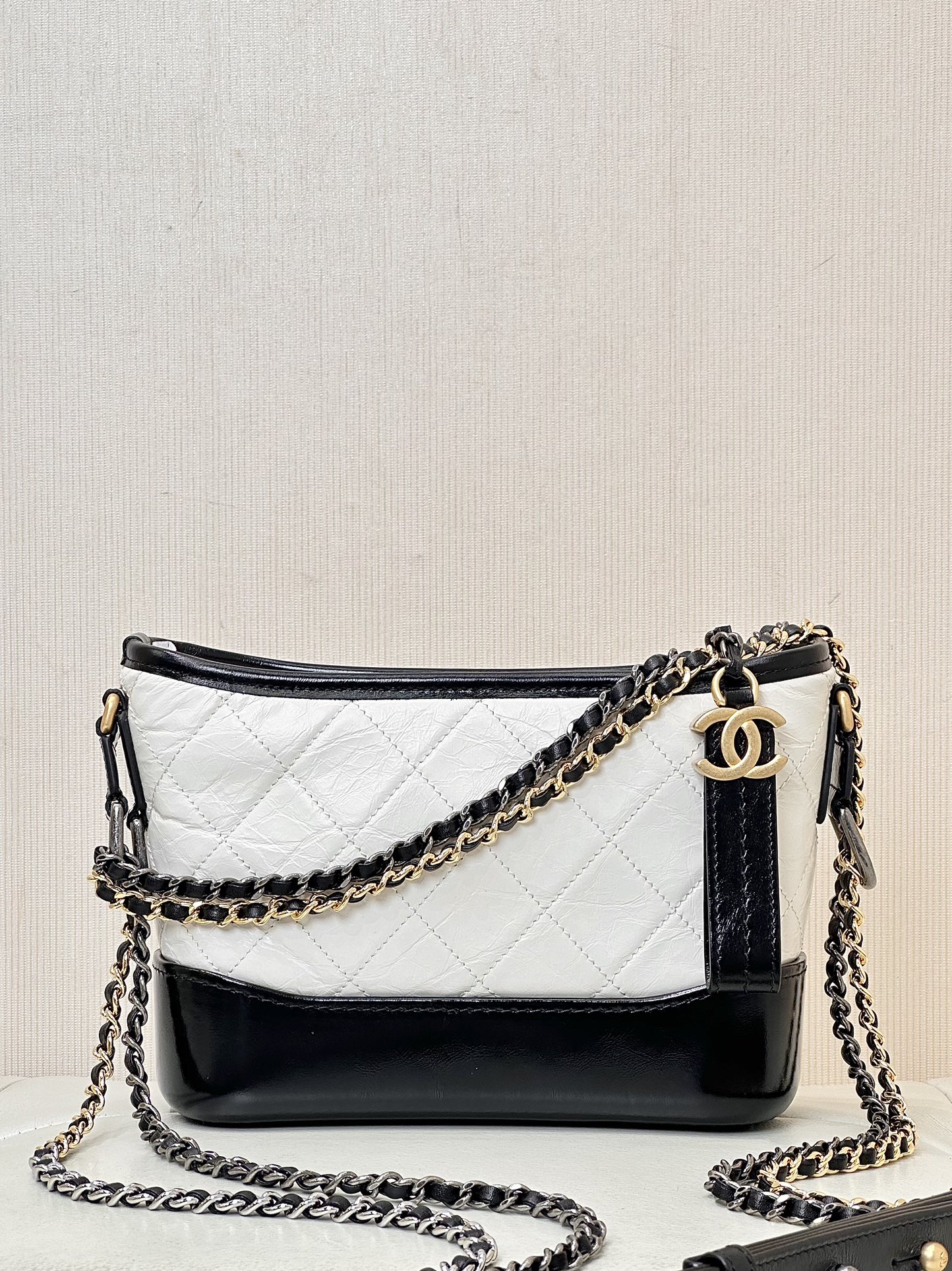 CHANEL Gabrielle A91810 小型 黑白拼色流浪包 混色金属