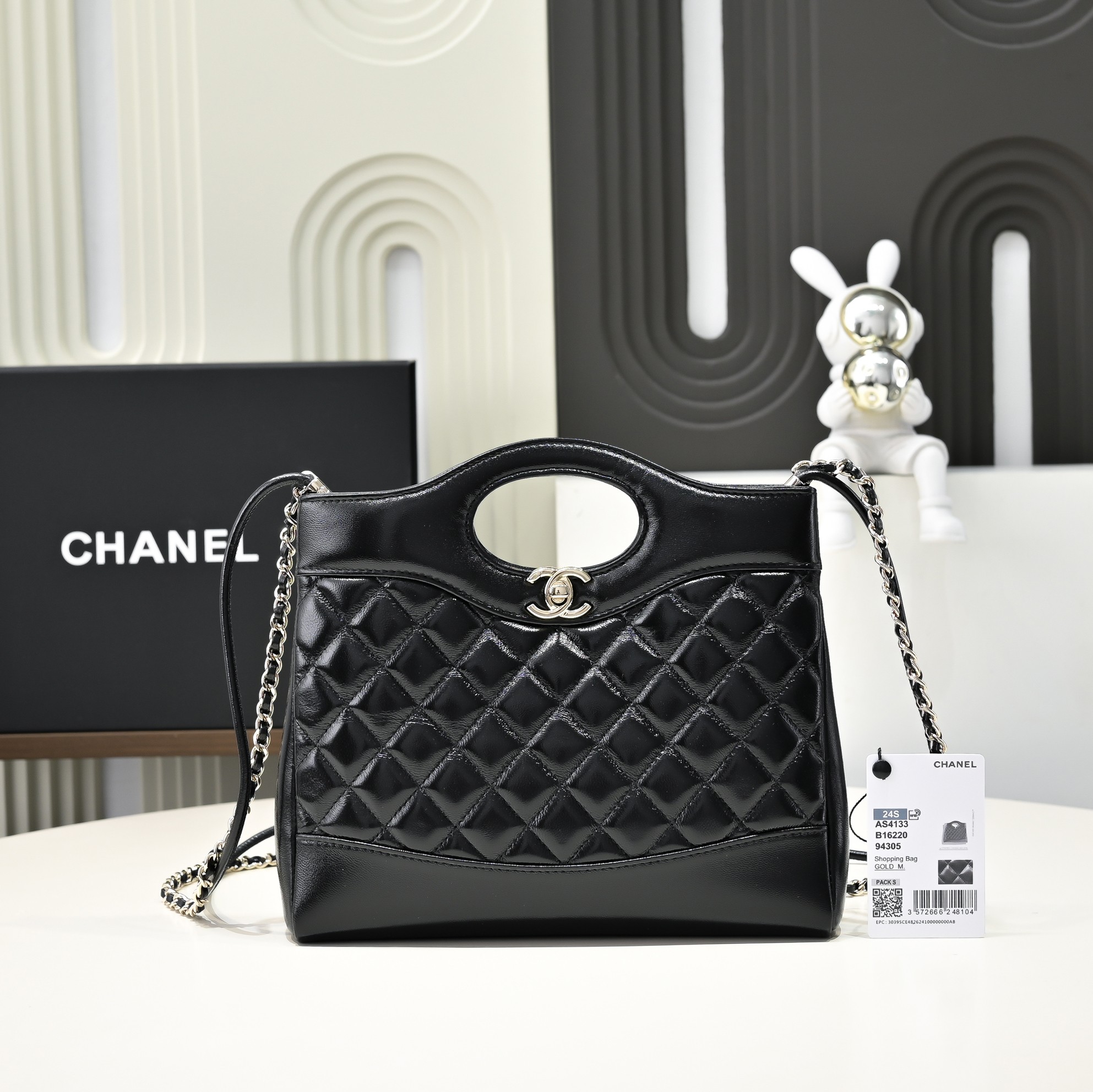 CHANEL 31 Mini AS4133 黑色亮面小羊皮 淡金扣