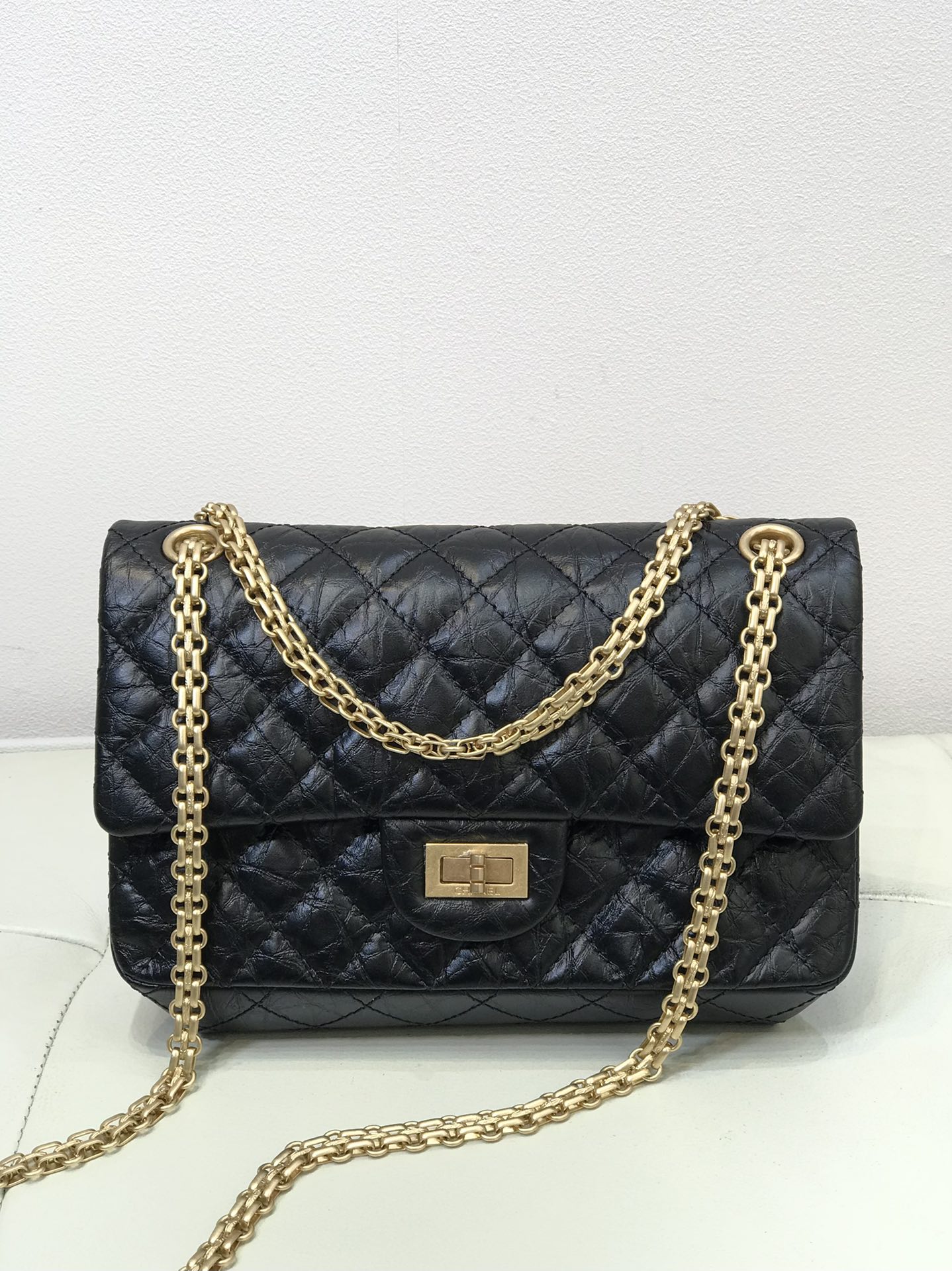 CHANEL 2.55 A37586 黑色復古小牛皮 菱格紋鍊帶肩背包 金扣